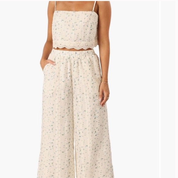 Petal and Pup $98 Alison floral crop camisole & pants Set - Blue Floral - Picture 2 of 3